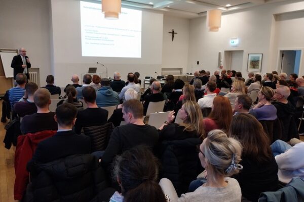 Ärztefortbildung zur Viszeralmedizin im Kardinal-Schulte-Haus in Bensberg mit mehr als 100 Medizinern, die von den Verantwortlichen der Inneren Medizin und der Viszeralchirurgie aus den GFO Kliniken Rhein-Berg in Kooperation mit dem Tumorzentrum Rhein-Berg ausgerichtet wurde.